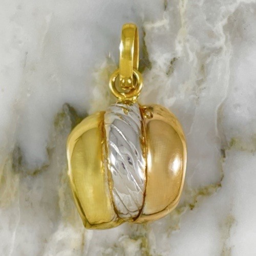 Tricolor Shell Pendant