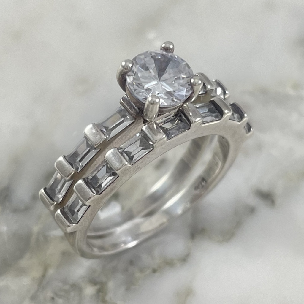 Baguettes Step On Ring