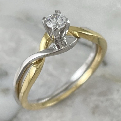 Cross Curves Step On Ring