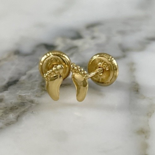 Subtle Barefoot Screw-back Stud