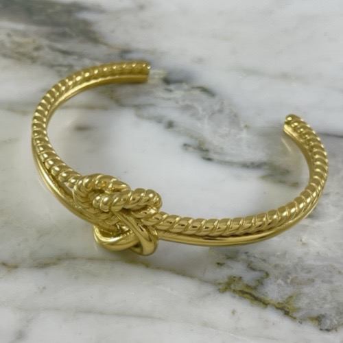 Adjustable Twisted Knot Hoop