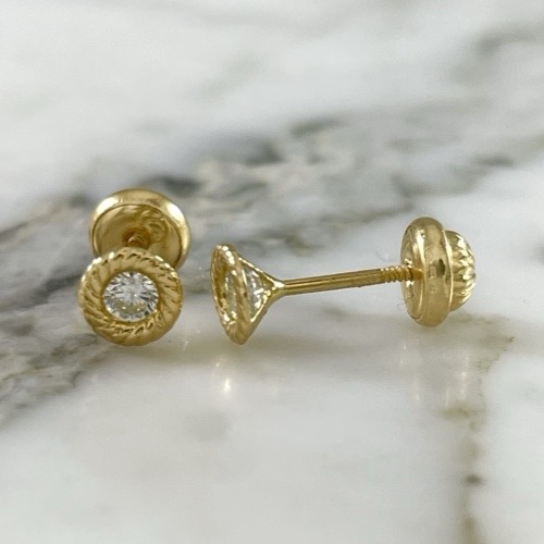 Subtle Lumara Screw-Back Stud